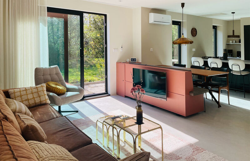 vakantiegeluk-woonkamer-zonnig